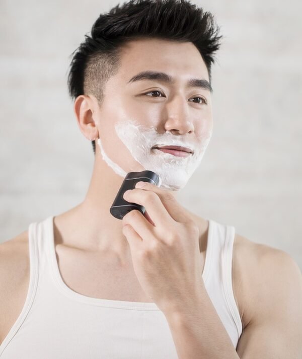 Mini Electric Shaver for Men – Portable USB Rechargeable Razor